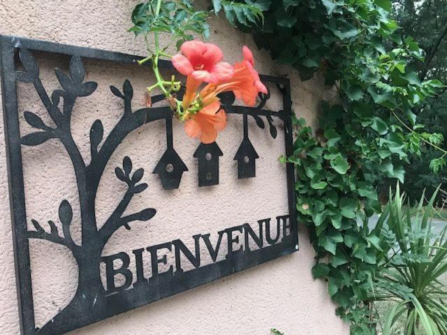 B&B Les Muscades Saint-Etienne-du-Gres Exterior foto
