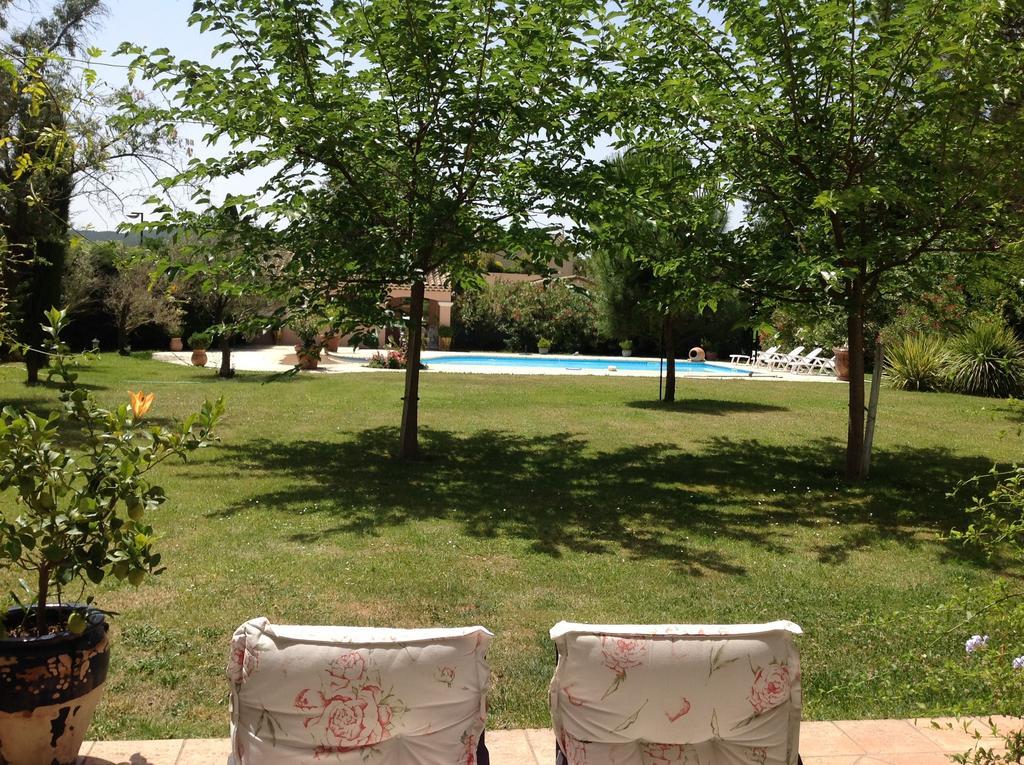 B&B Les Muscades Saint-Etienne-du-Gres Quarto foto
