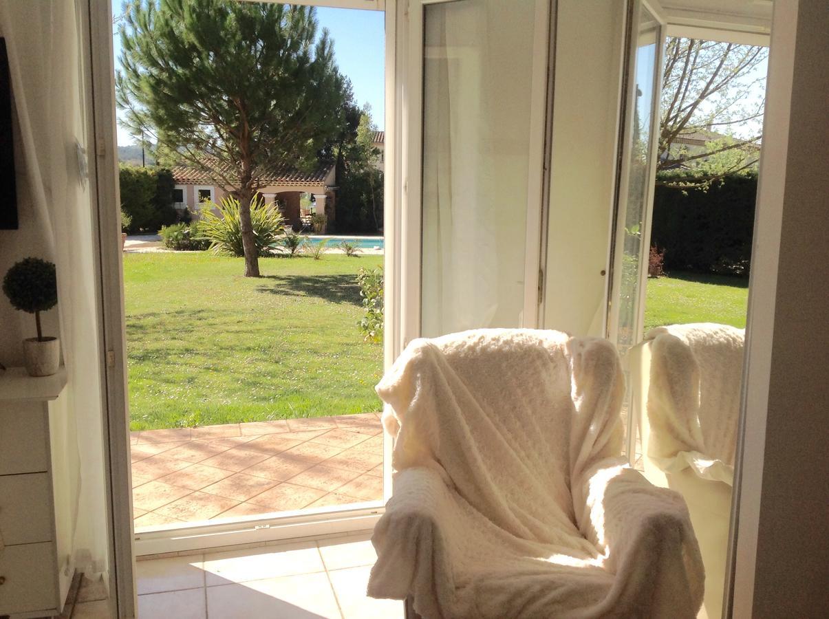 B&B Les Muscades Saint-Etienne-du-Gres Exterior foto